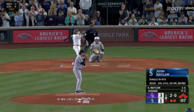 Josh Naylor hits a bases clearing double putting the Mariners ahead in the bottom of the 8th inning