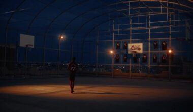 [Highlight] The Philadelphia 76ers have officially brought back their black 2001 Allen Iverson-design uniforms!