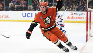 McTavish signs 6-year contract with Ducks