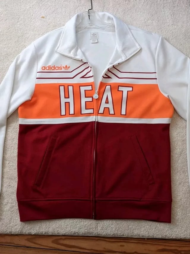 Another "does anybody know what year this jacket is from?" post