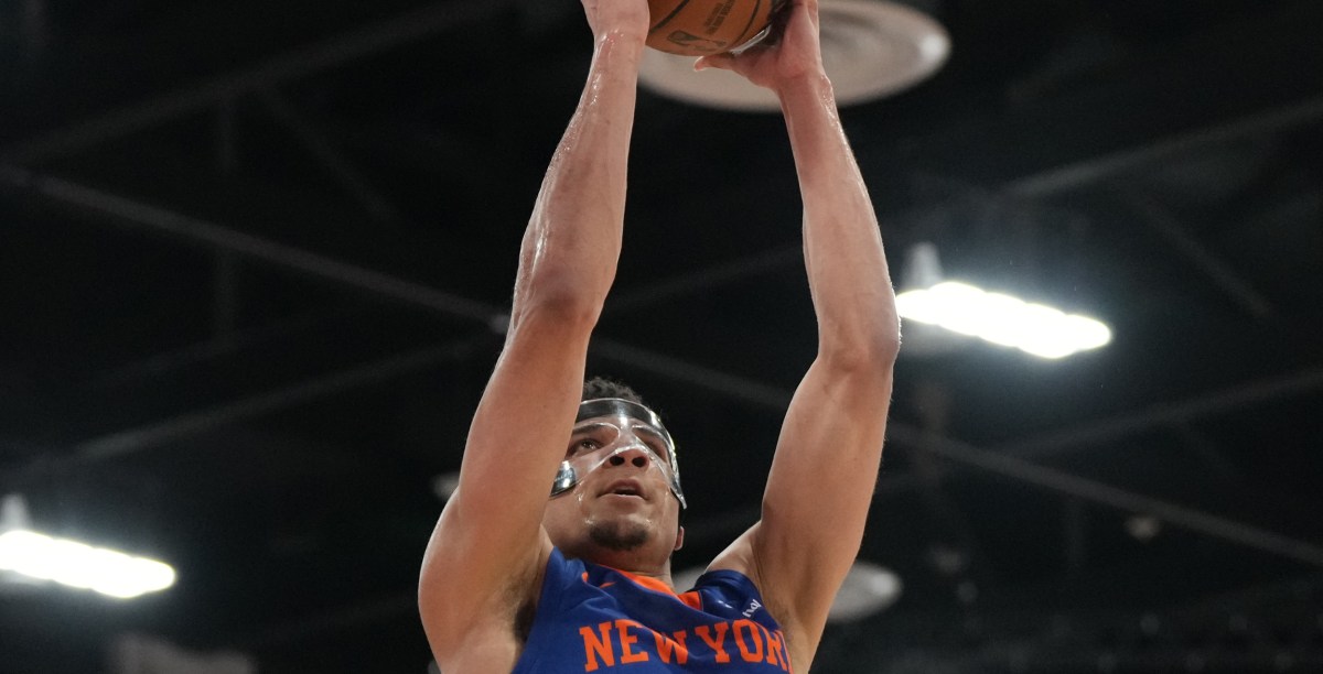 Knicks go from empty chairs to a full house in one day