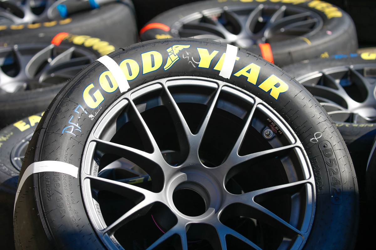 NASCAR's 'science experiment' continues with puzzling Bristol practice