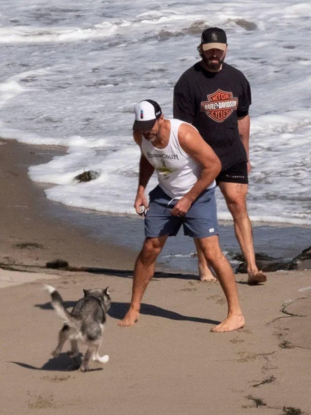 Wild Theory: Did Aaron Rodgers Secretly Marry His Buddy Mike Stud? (The Concert Clues That Have Me Convinced)