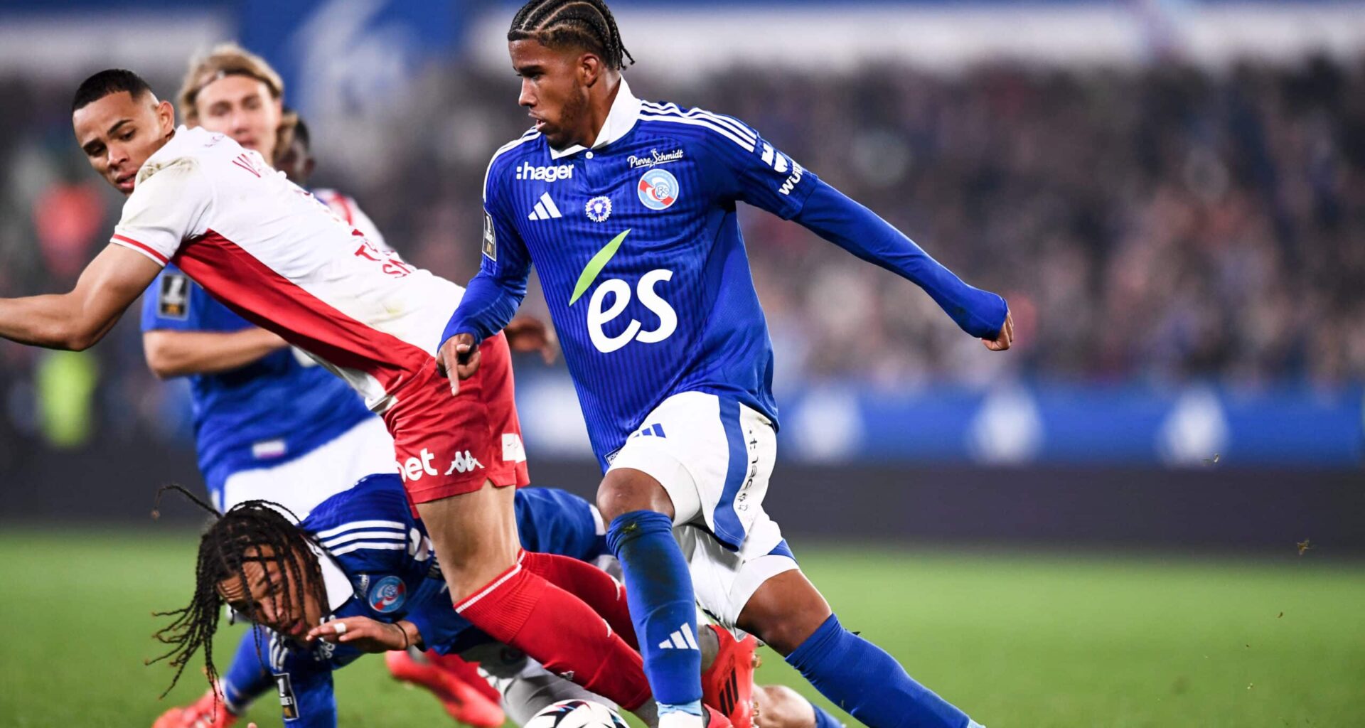 Chelsea consider late £59.5m bid for midfielder