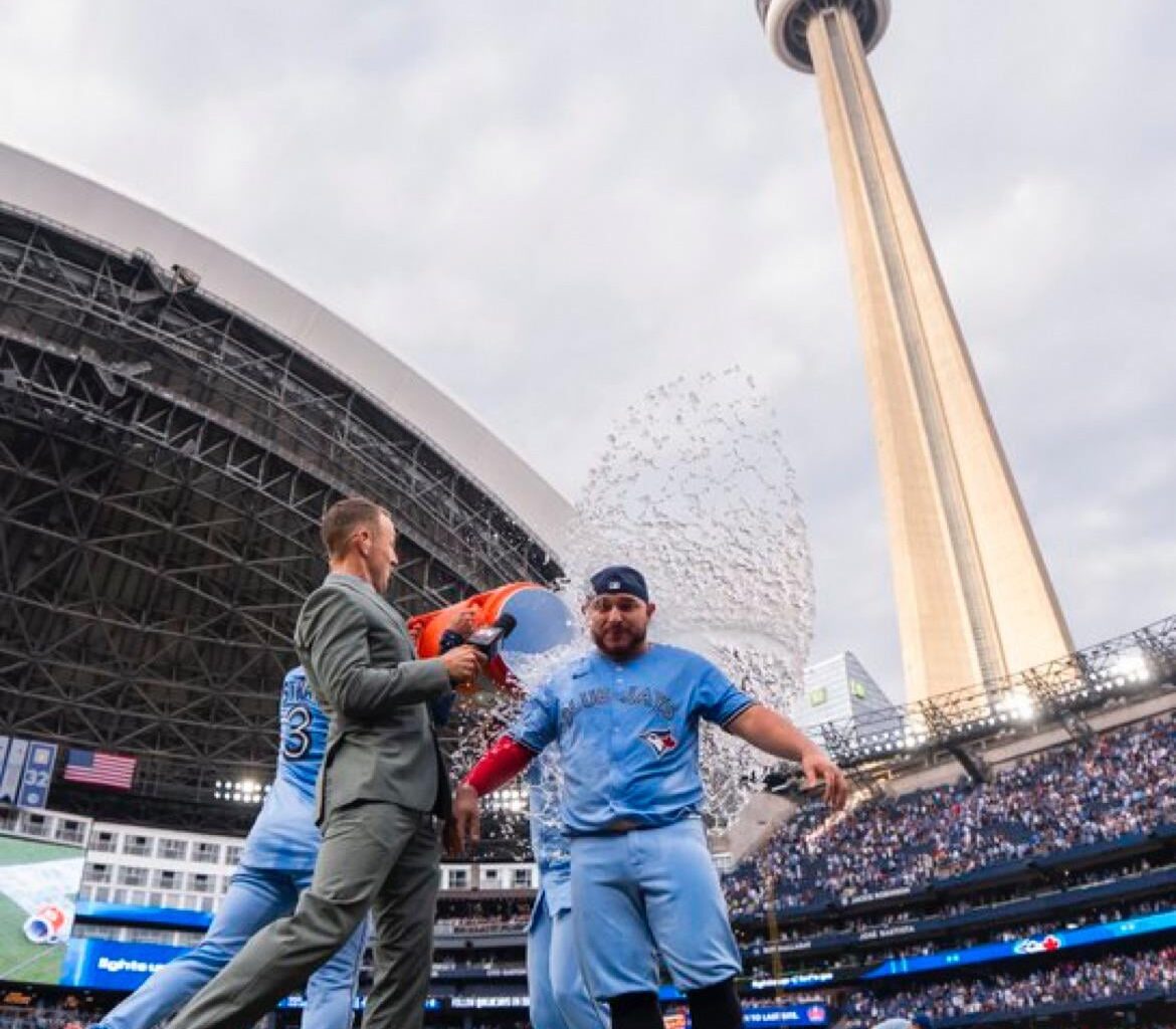 [Davidi] Alejandro Kirk ended an 0-for-19 drought with an RBI single in the eighth and then delivered a walk-off sac fly to cap a three-run ninth as the Blue Jays rallied to beat the Orioles 5-4.