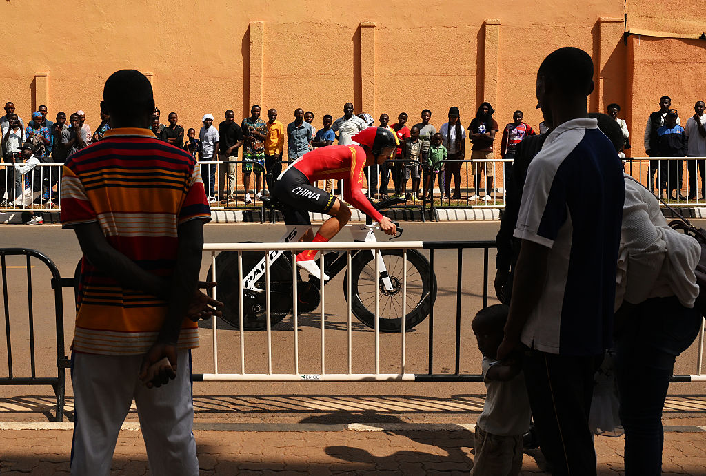 KIGALI, RWANDA - SEPTEMBER 21: Jiankun Liu of Team China competes during 98th UCI Cycling World Championships Kigali 2025 - Men Elite Individual Time Trial a 40.6km race from Kigali to Kigali on September 21, 2025 in Kigali, Rwanda. (Photo by David Ramos/Getty Images)