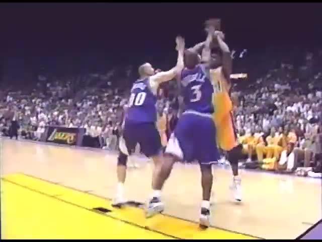 [Highight] Shaquille O'Neal scores the fadeaway buzzer-beater game-winner in his career. That's Shaq's only buzzer-beater game-winner in his career. April 13, 1997
