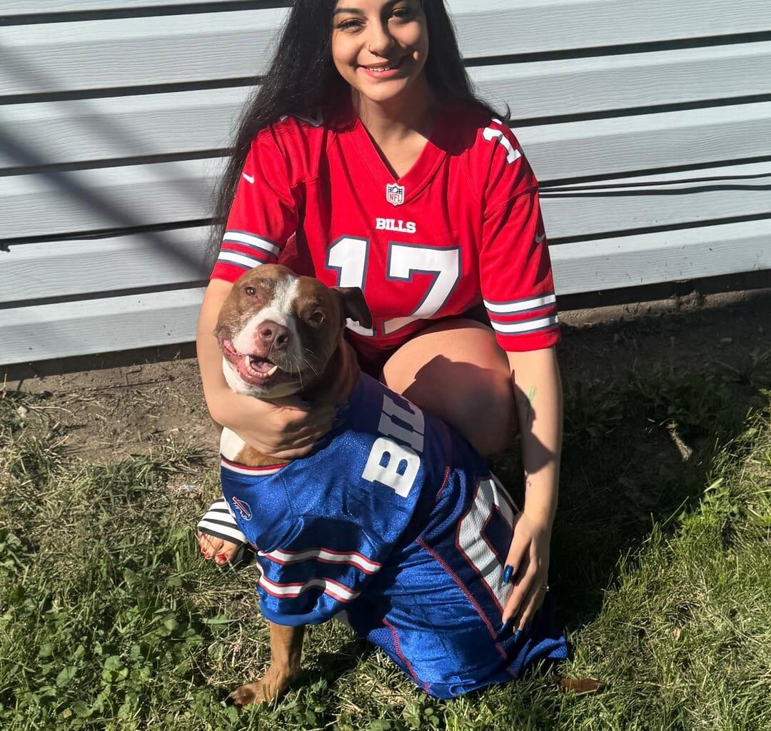 I threw myself a Bills themed bday party in a family of Bears fans