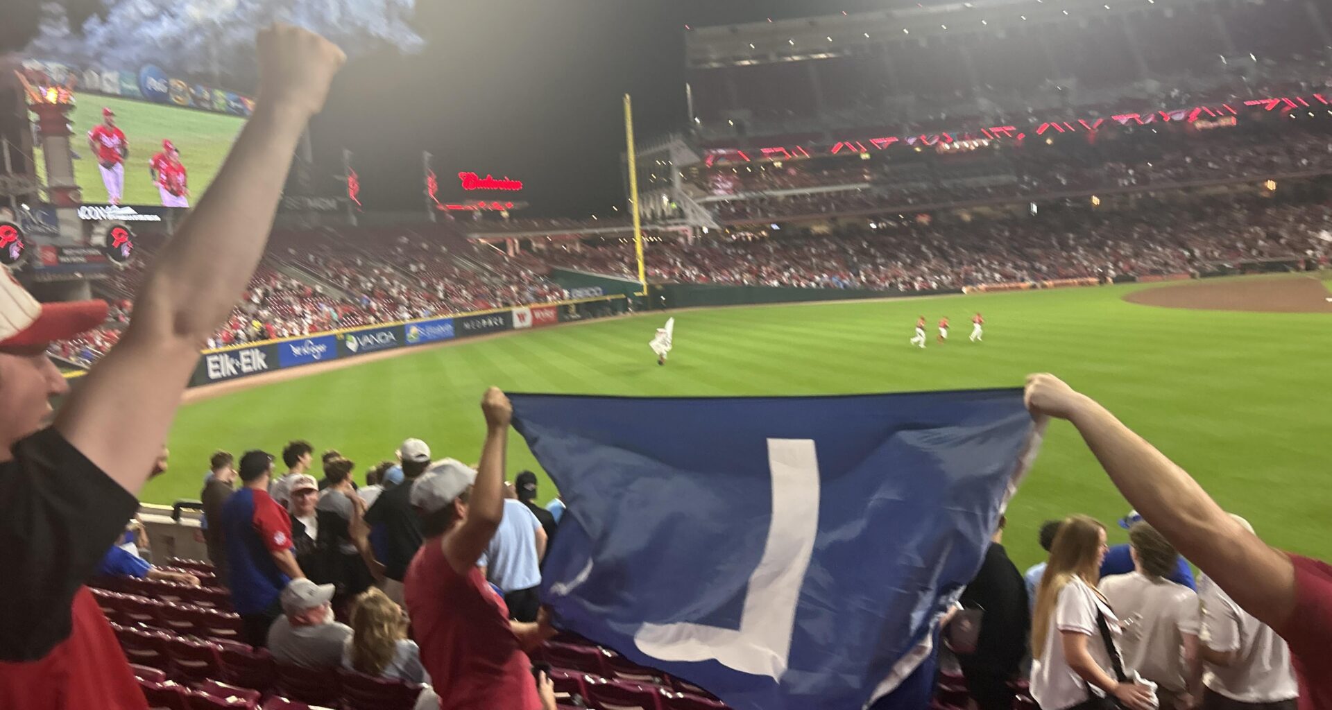 These dudes brought the best flag for the W last night.