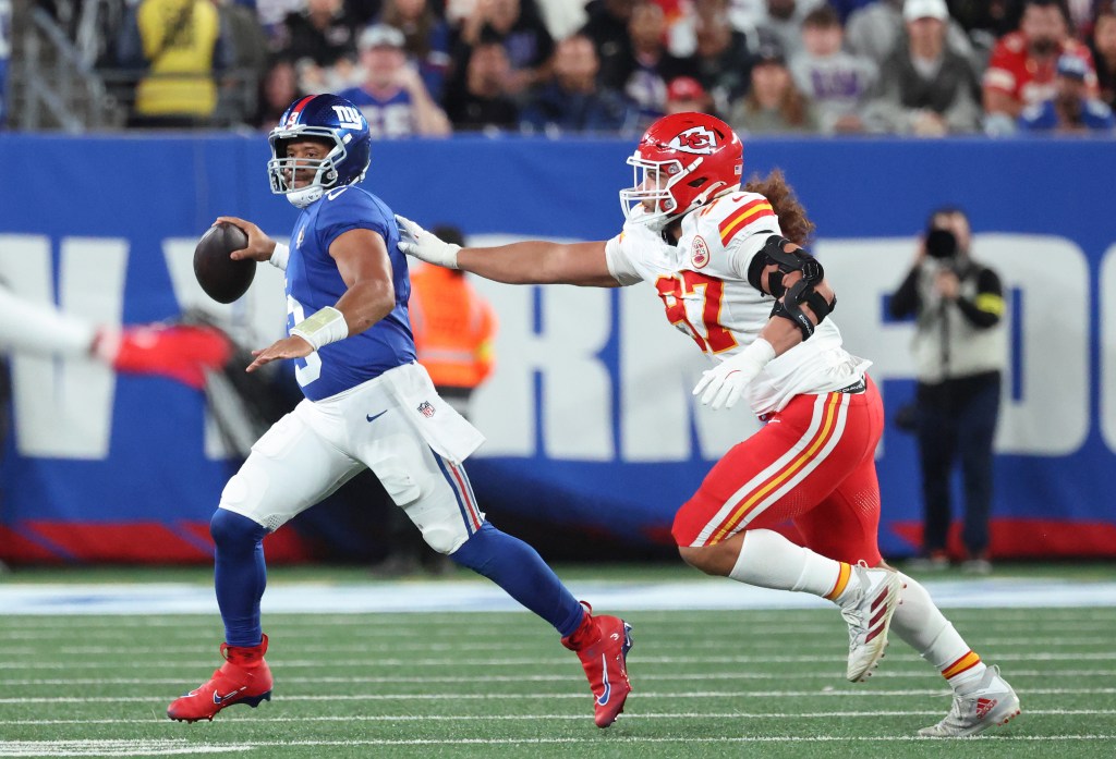 Russell Wilson (3) looks to throw during the Giants' loss to the Chiefs on Sept. 22, 2025.