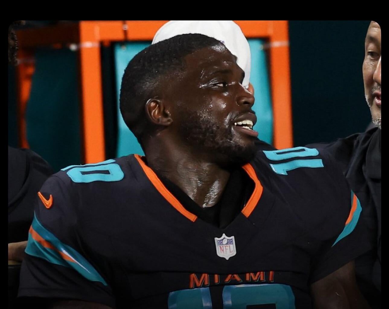 [Schefter] In addition to dislocating his knee, Dolphins WR Tyreek Hill also tore multiple ligaments in his knee, including his ACL, per sources. Hill remains hospitalized and will undergo surgery today.