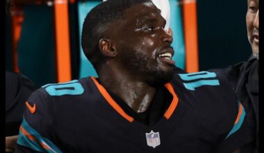 [Schefter] In addition to dislocating his knee, Dolphins WR Tyreek Hill also tore multiple ligaments in his knee, including his ACL, per sources. Hill remains hospitalized and will undergo surgery today.