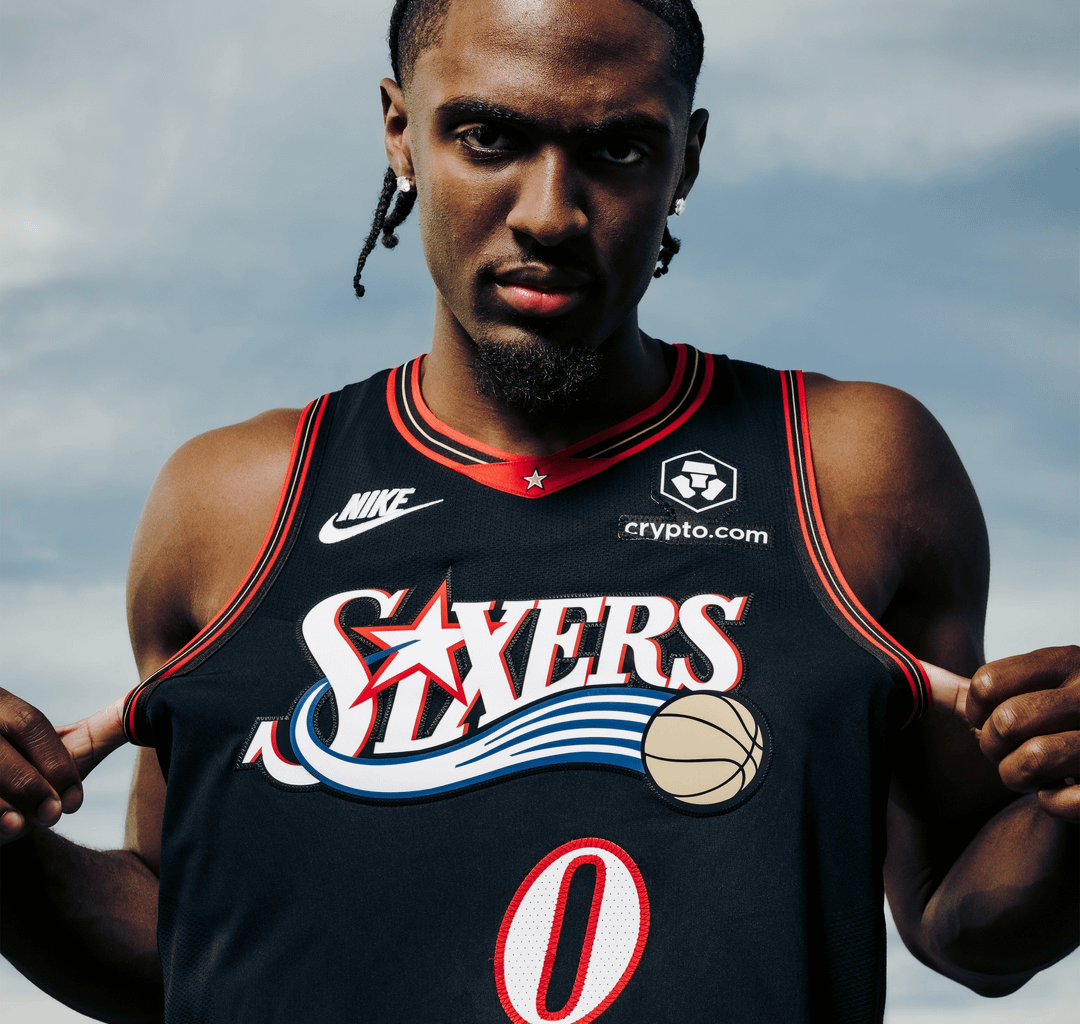 Some up-close photos of the newly-returned black 2001 uniforms