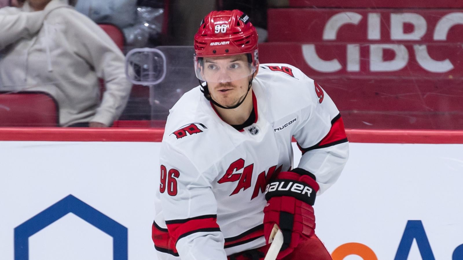 Maple Leafs' pursuit of Jack Roslovic puts Nick Robertson on chopping block