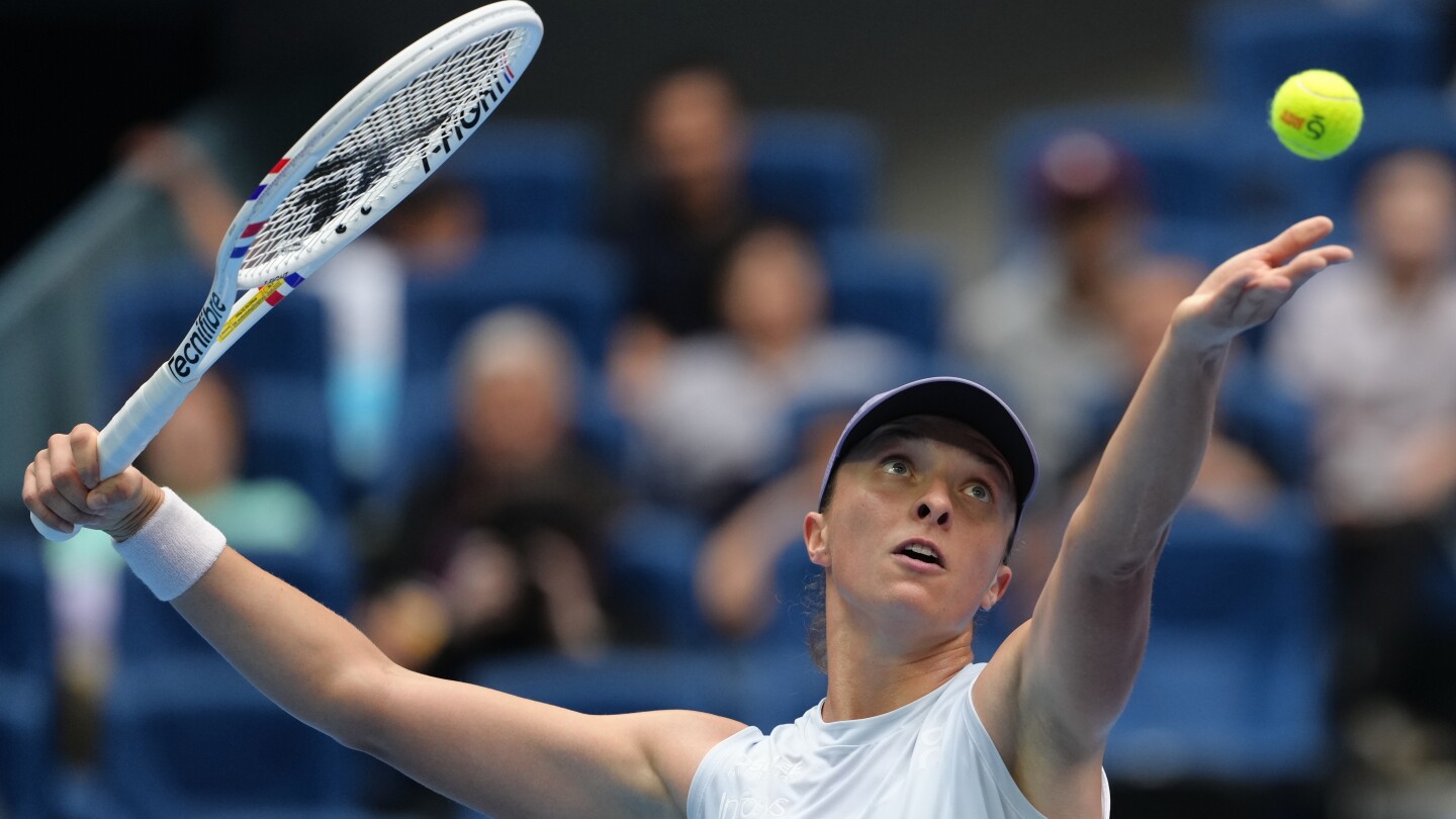 Iga Swiatek is through to the third round at the China Open