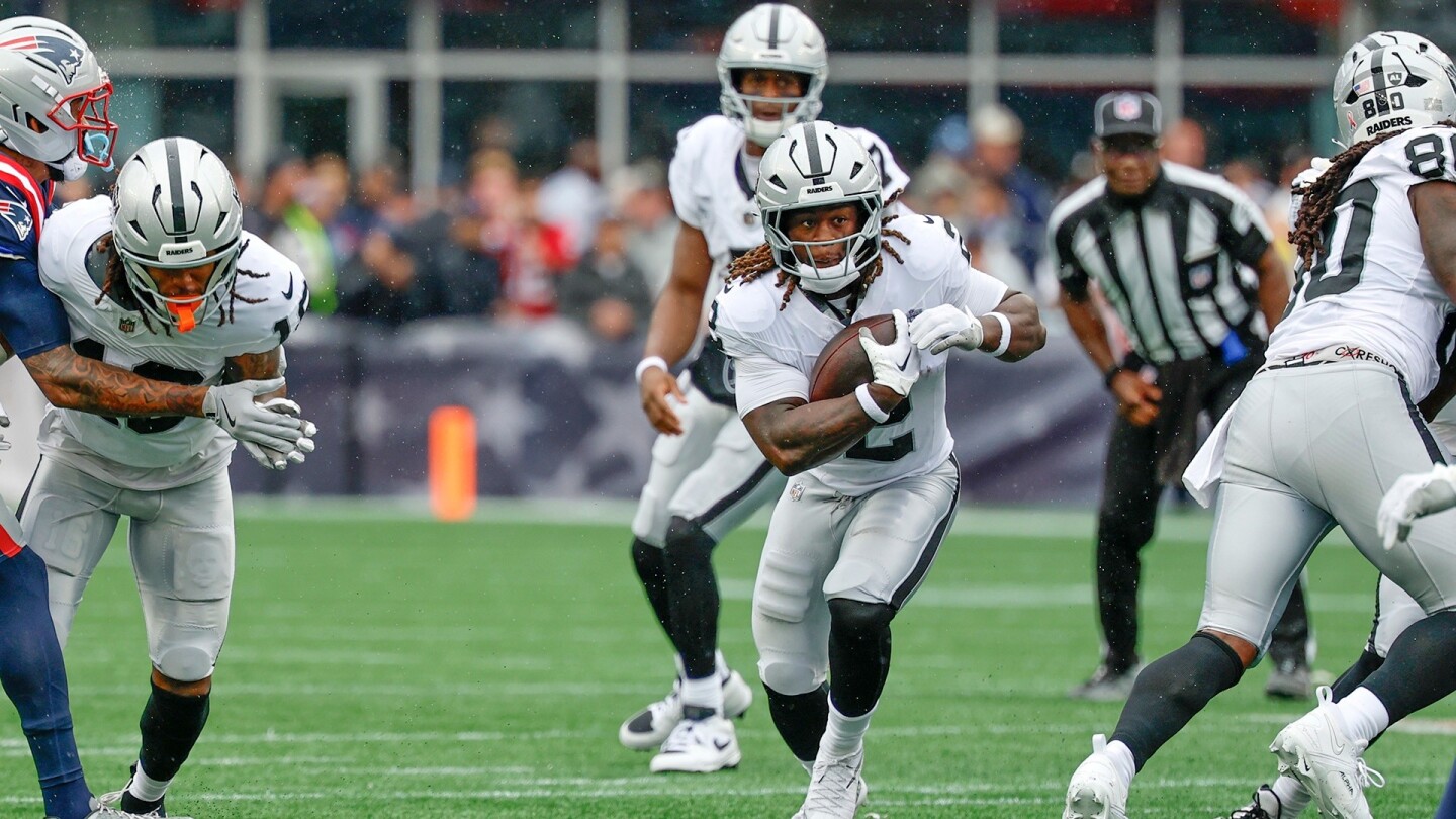 Jaguars trade RB Tank Bigsby to the Eagles