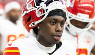 Xavier Worthy questionable to return with shoulder injury