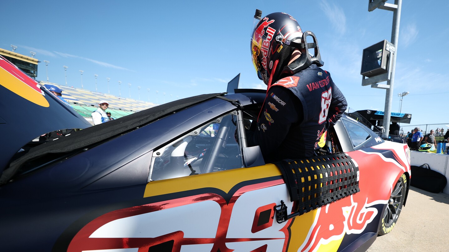 NASCAR ejects second Cup crew chief for inspection violation at Kansas