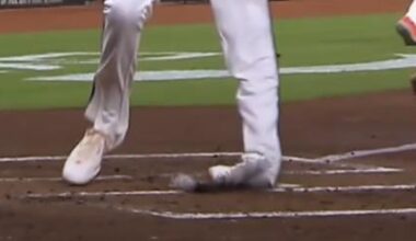 Yordan Alvarez’s foot does not look good…