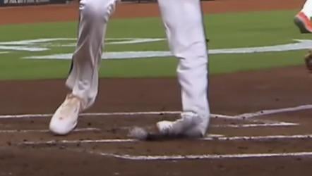 Yordan Alvarez’s foot does not look good…