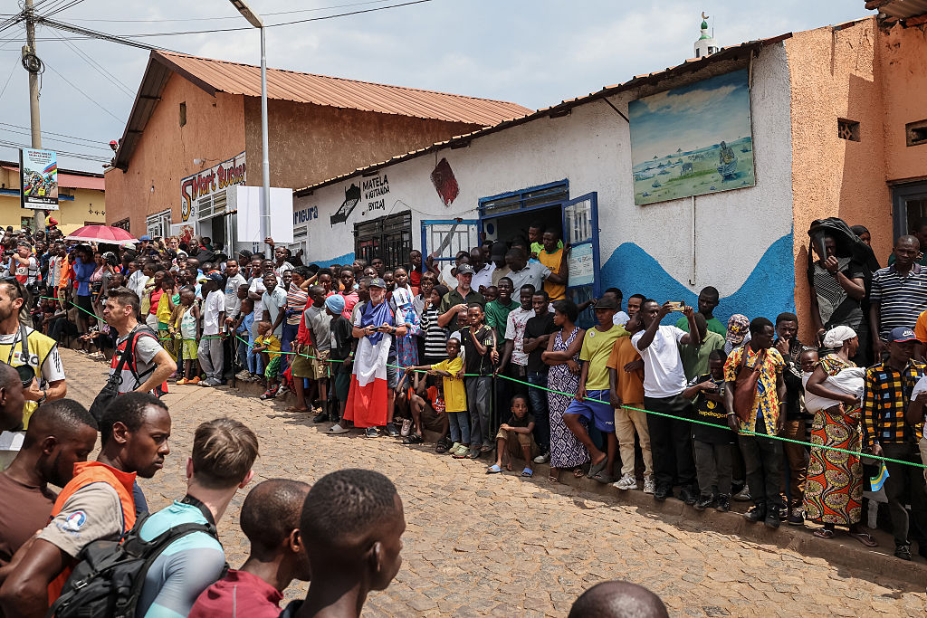 Spectators gather next to the cobble road as they wait for riders to pass in the men's Elite road race cycling event during the UCI 2025 Road World Championships, in Kigali, on September 28, 2025. (Photo by Anne-Christine POUJOULAT / AFP)