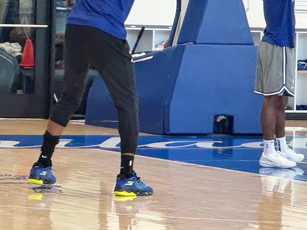 [Austin Krell] A close look at Embiid's knee from practice