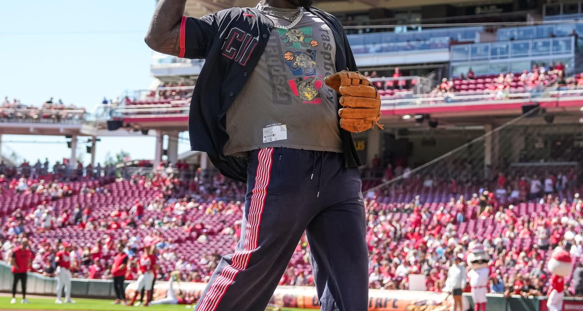 Shemar threw out the first pitch today at the Reds game.