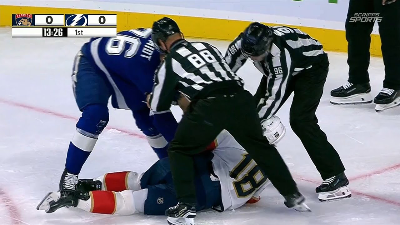 Roman Schmidt Drops 🥊 Gloves 🥊 With Noah Gregor