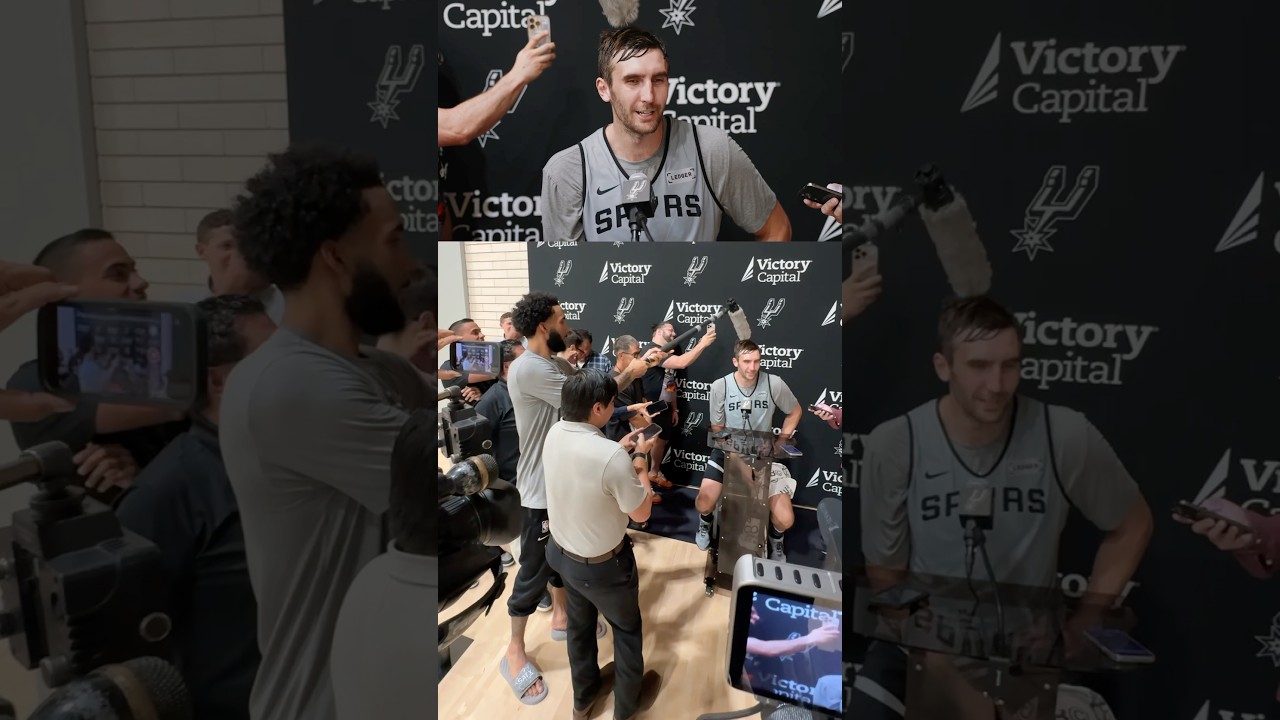 Our official boom mic operator: Julian Champagnie 🤣🎙️ #nba #spurs