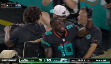 Tyreek Hill acknowledges Miami crowd while being carted off due to injury | NFL on ESPN