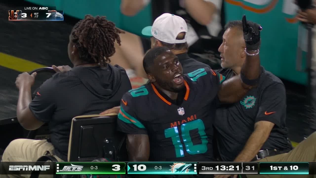 Tyreek Hill acknowledges Miami crowd while being carted off due to injury | NFL on ESPN