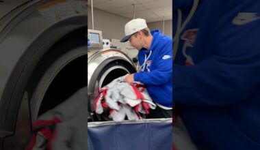 Those pants look white, don’t you think? 👀 #shorts #patriots #nfl