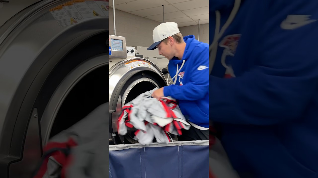 Those pants look white, don’t you think? 👀 #shorts #patriots #nfl