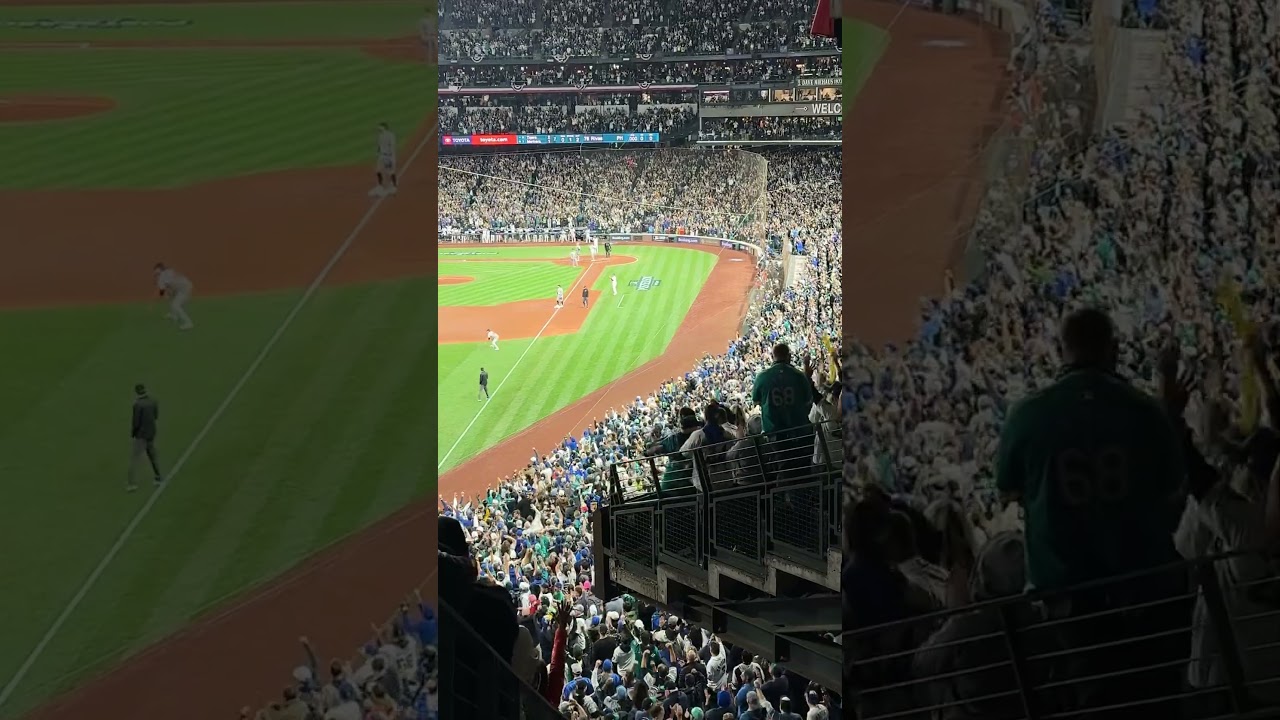 Absolute SCENES from T-Mobile Park! #ALDS