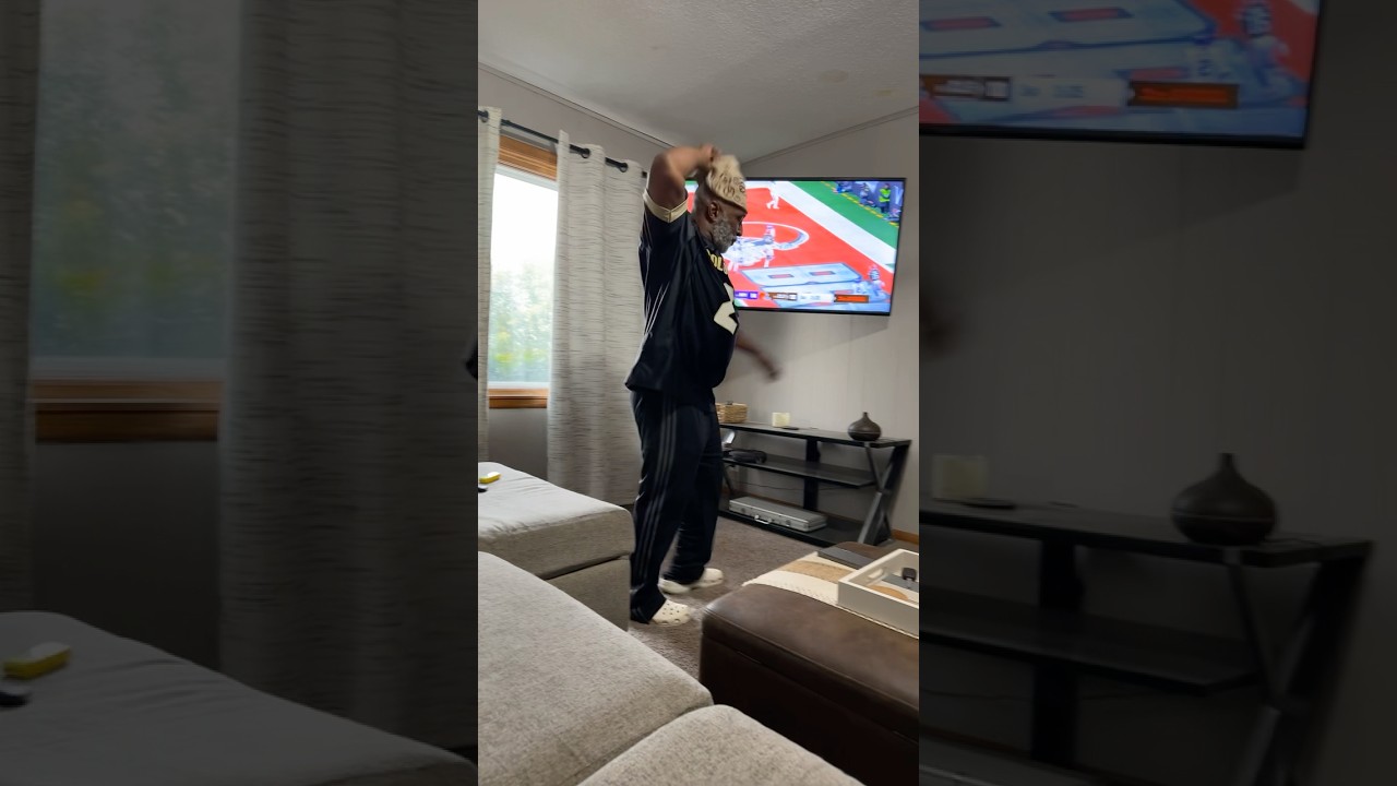 Unc was heated during the Vikings vs. Browns game #vikings #browns #rage #nfl #football #fyp #shorts