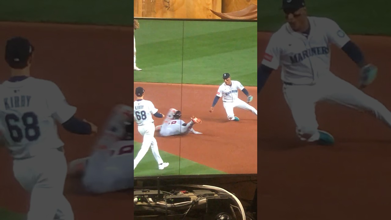 Baez double leads to carpenter homer tigers vs mariners game 5