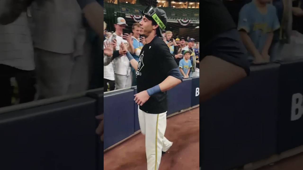 Christian Yelich: man of the people ✋