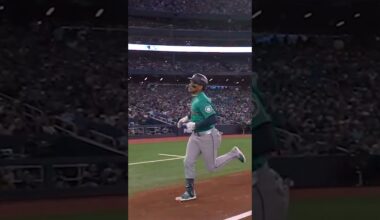 Jorge Polanco just keeps on coming up with big hits! 💪 #Postseason