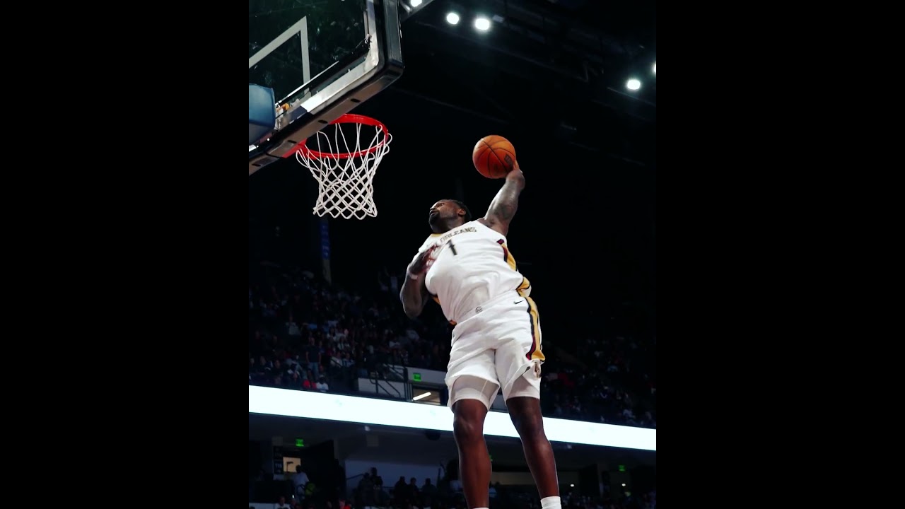 Zion Williamson 360° DUNK! #pelicans #nba #shorts