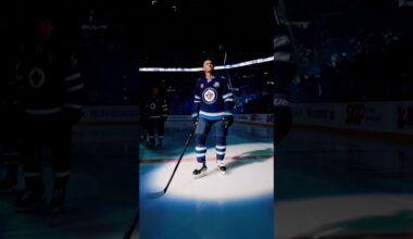 Homecoming moment for Winnipeg, Manitoba’s Jonathan Toews ✈️