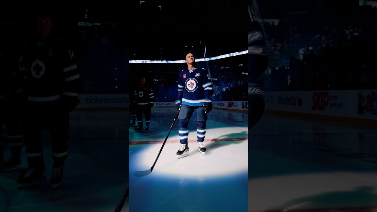 Homecoming moment for Winnipeg, Manitoba’s Jonathan Toews ✈️