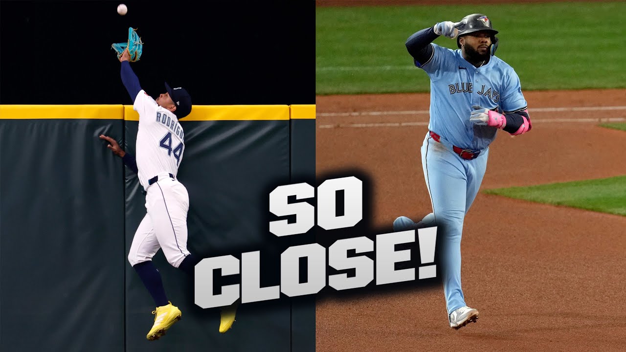 Potential robbery evaded 👀 Julio Rodríguez ALMOST robs Vladimir Guerrero Jr.'s home run in Game 3 😱