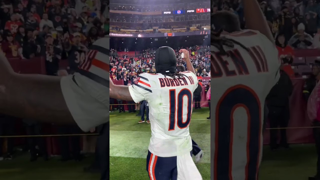 Dubs in the chat 😁 #win #chicagobears #mondaynightfootball