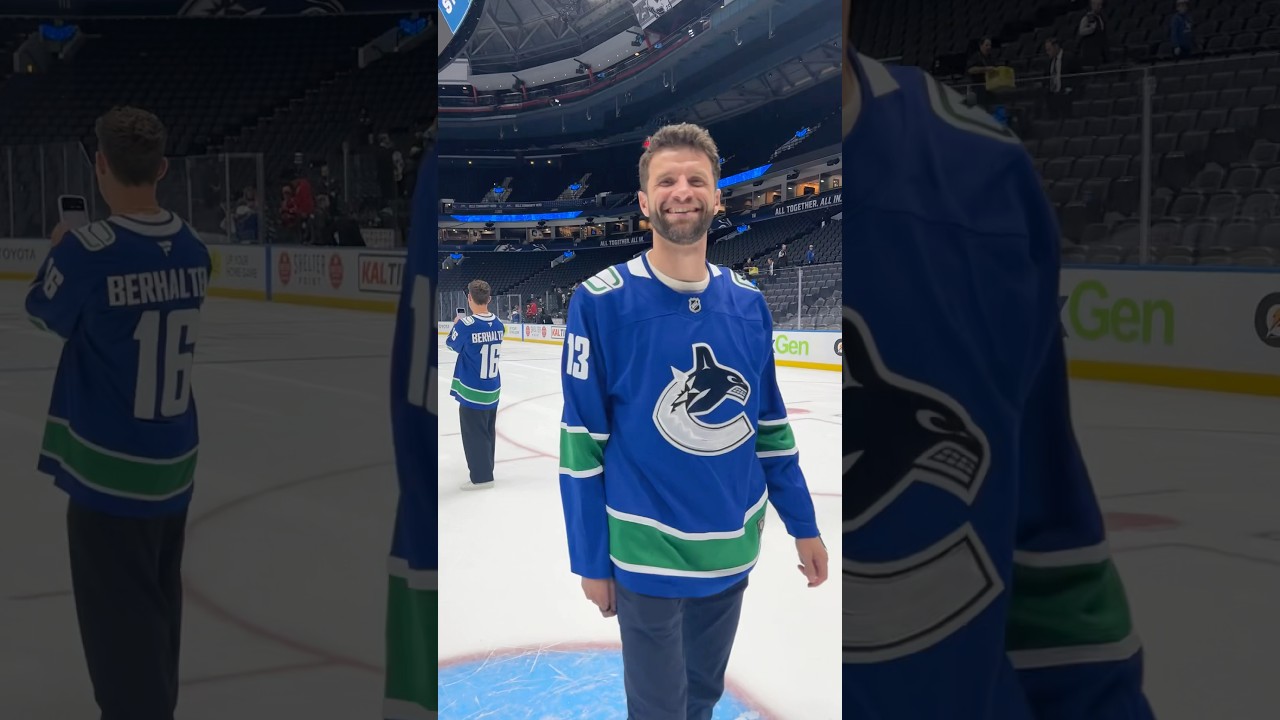 Back on ice 🏒 We are cheering for ​⁠the Canucks🇨🇦👏 #vancouver #eishockey #tm13 #vwfc #esmuellert