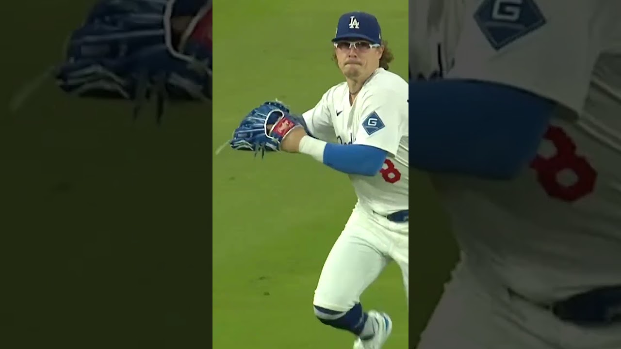 Kiké Hernández catches the liner and unleashes a missile to first for the double play 😮 #Postseason