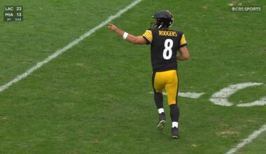 Rodgers directs Heyward mid play on TD strike