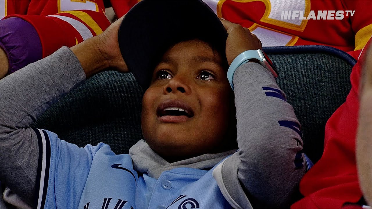 The Saddledome erupts as the Blue Jays advance to the World Series!