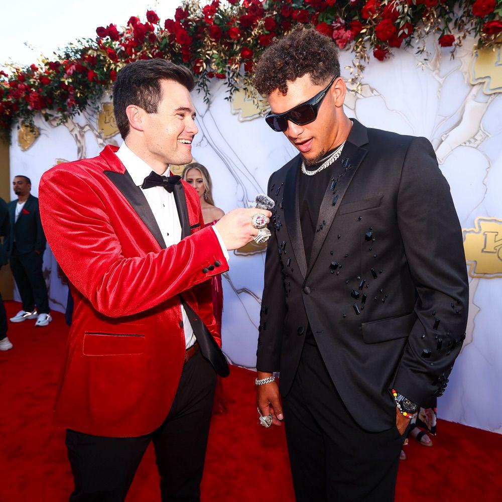 [McMullen] Kareem Hunt (bone bruise on knee), Trey Smith (back spasms), and Josh Simmons (personal reasons) won’t practice for the Chiefs today, per Coach Reid. Everybody else is good to go.