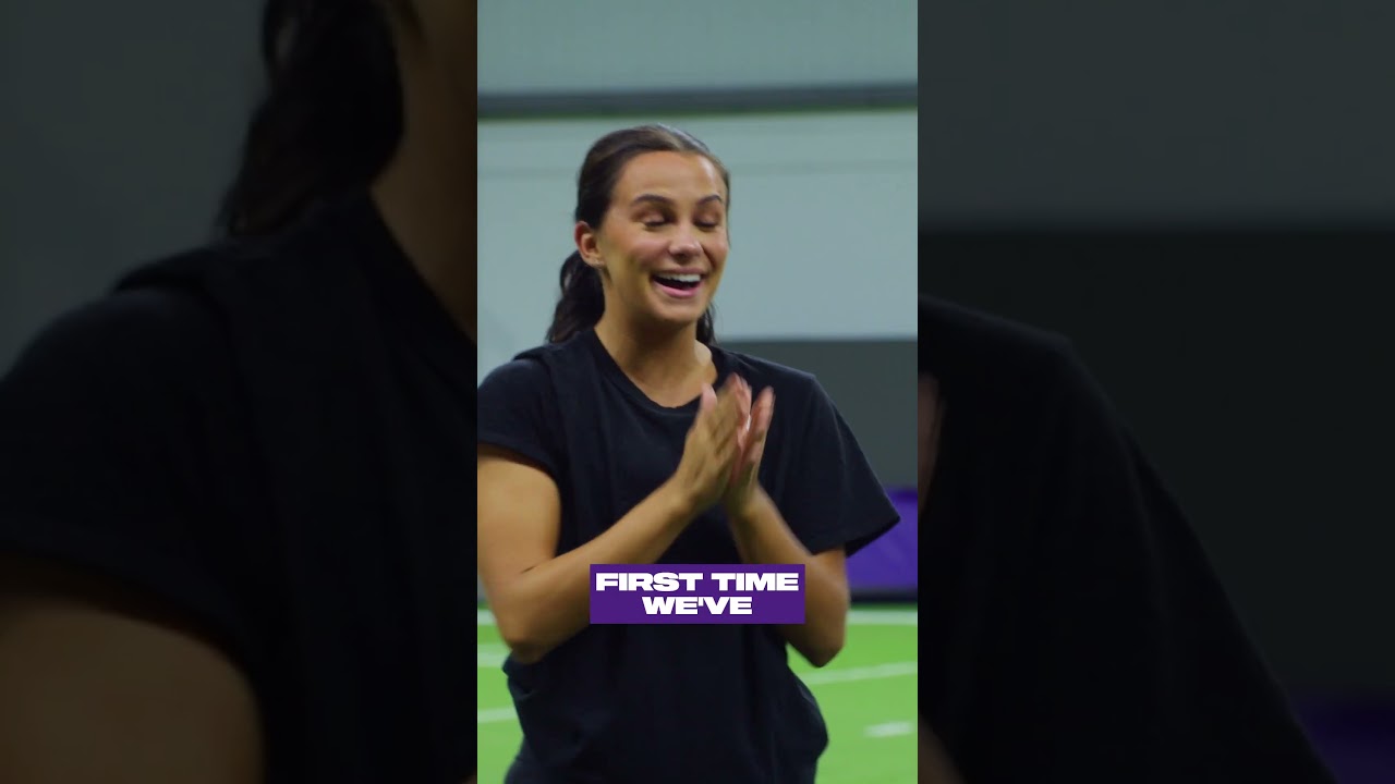 Minnesota Vikings Cheerleader gets unexpected surprise 💜