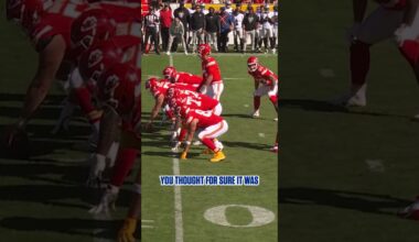 Patrick Mahomes faked the fake snap 😏